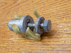 003158 Bosch 1986-1991 Mercedes Benz 560 Distributor Hold Down