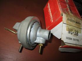 Vc-38 Fomoco 1970 1971 Ford And Mercury Distributor Vacuum Advance Control Nos