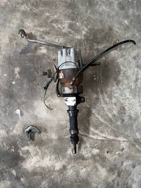 359221-c91 International 1970 392 Distributor Working