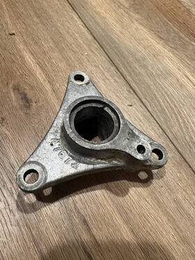 247672 Land Rover Series 2 / 2a Distributor Mounting Adapter Plate - 2.25 Petrol Motor