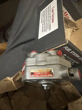 0000741613 Mercedes-benz 190e 260e 300e 300ce 300te 300sel 300ge 260te Fuel Distributor - Remanufactured