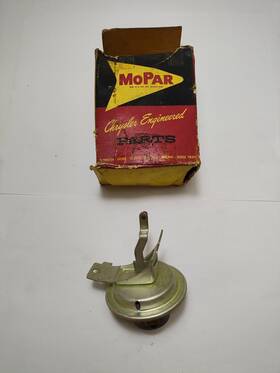 1889438 Mopar 1960-1961 Plymouth Dodge Valiant Lancer Distributors Vacuum Advance Nos