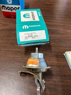 2875794 Mopar New Old Stock Vacuum Advance Unit For 1969-71 Models #2875794