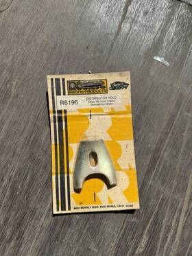 R6196 Rocket Racing Products Vintage Rock Chevy V8 Distributor Hold Down Clamp Nos